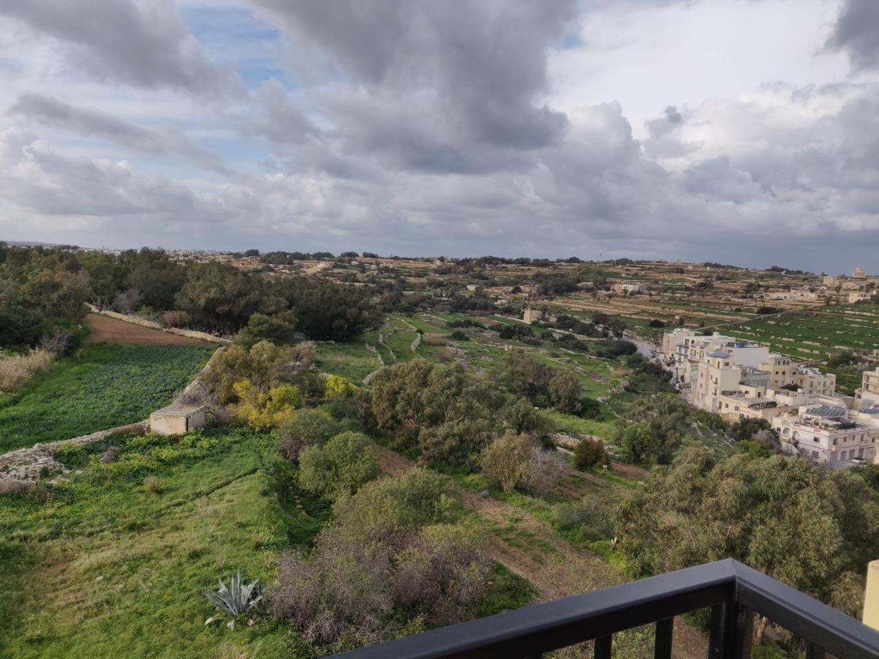 Panoramic Penthouse In Marsascala Which Enjoys Sea And Country Views Apartment Marsaskala Bagian luar foto