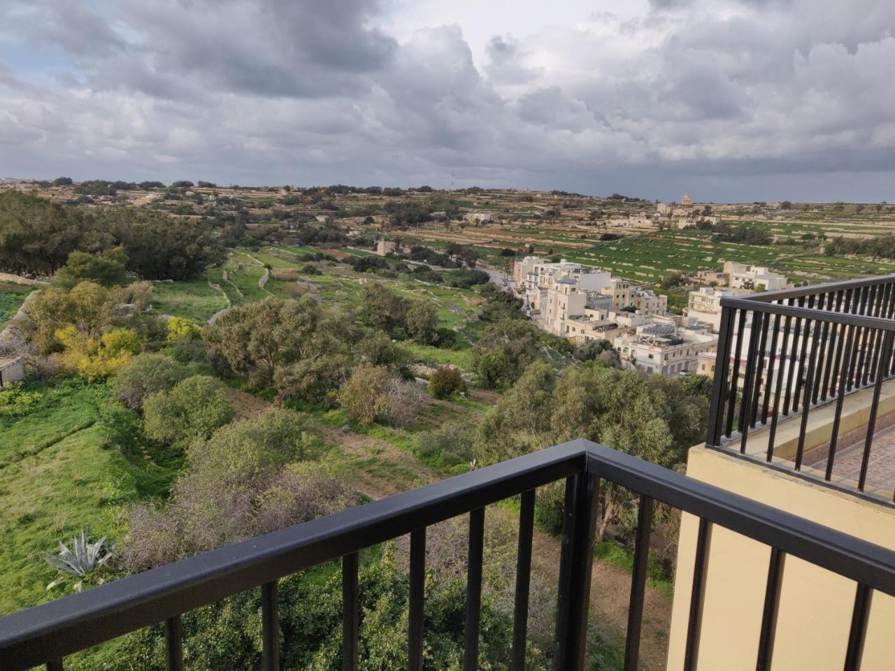 Panoramic Penthouse In Marsascala Which Enjoys Sea And Country Views Apartment Marsaskala Bagian luar foto