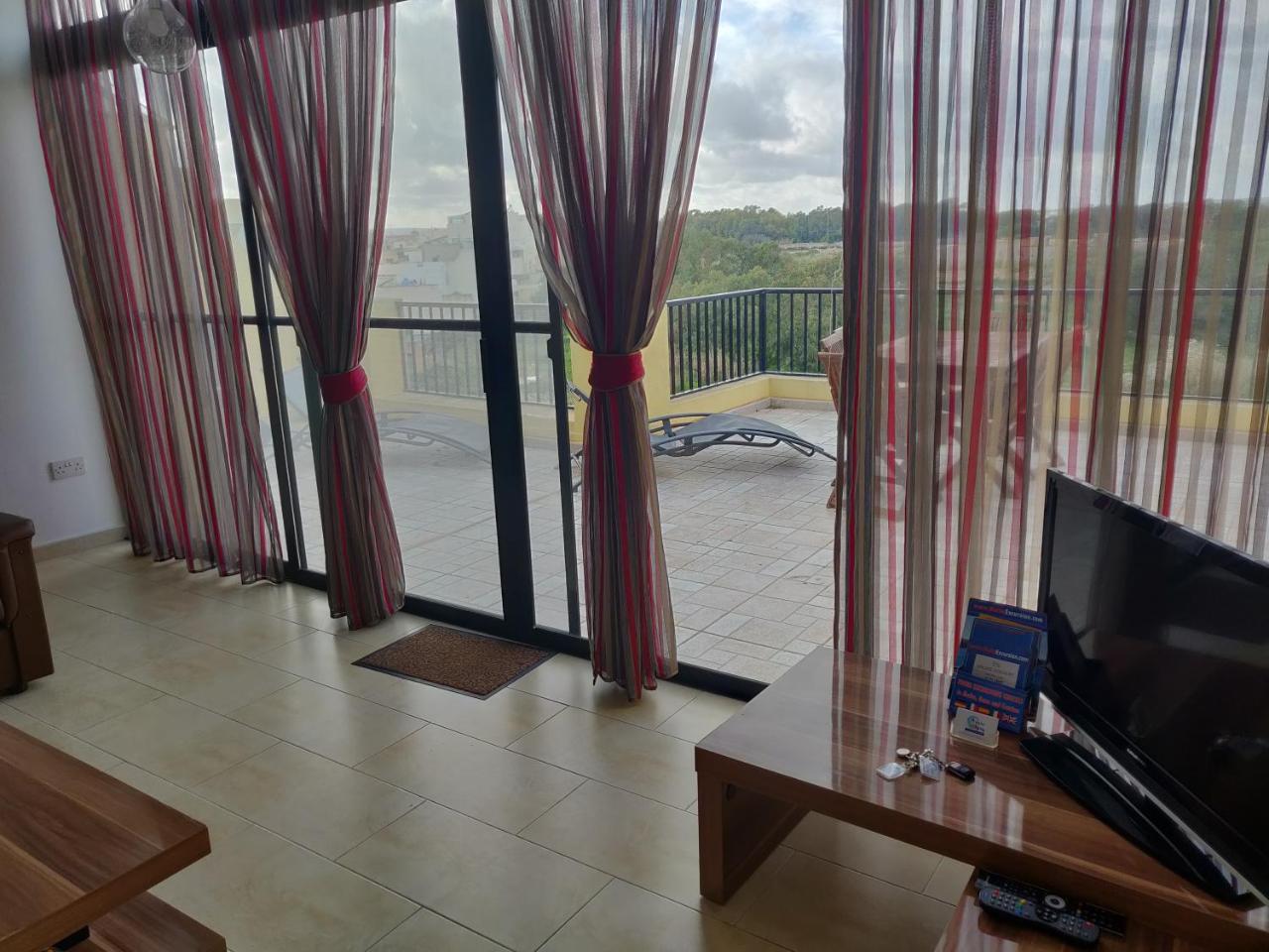 Panoramic Penthouse In Marsascala Which Enjoys Sea And Country Views Apartment Marsaskala Bagian luar foto
