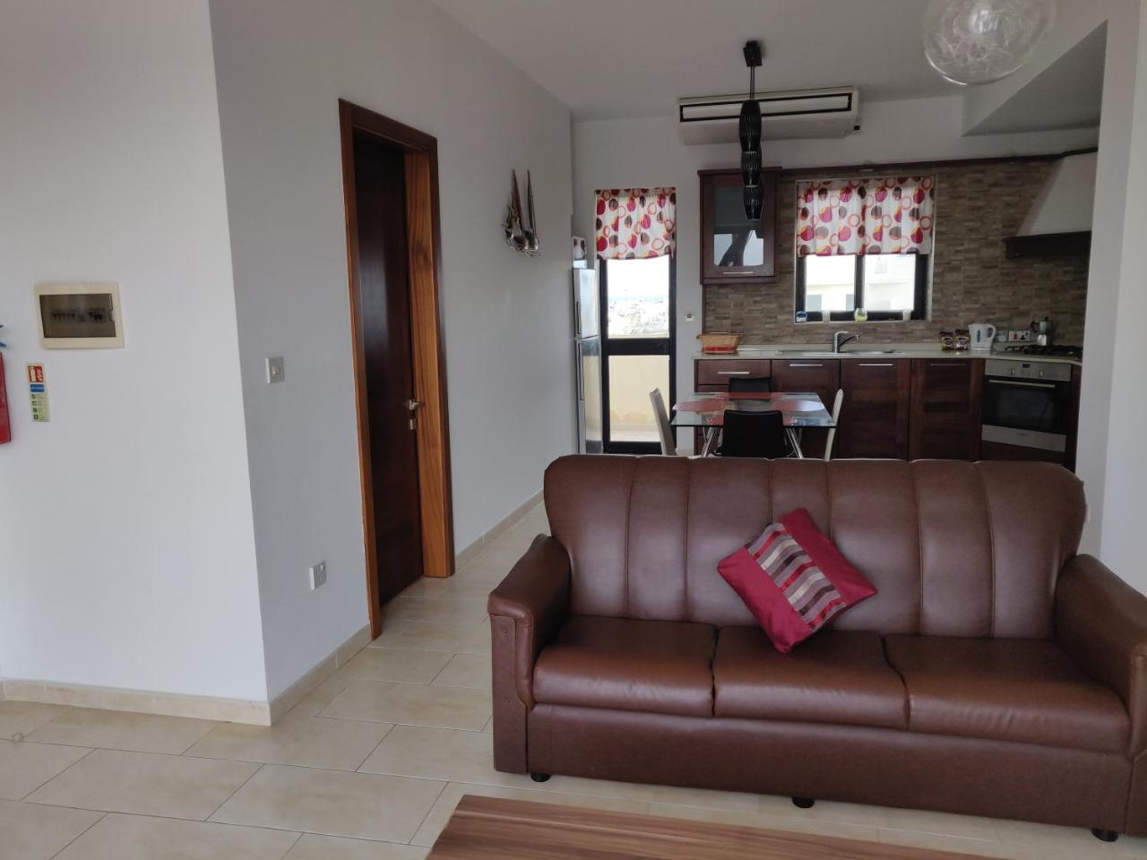 Panoramic Penthouse In Marsascala Which Enjoys Sea And Country Views Apartment Marsaskala Bagian luar foto