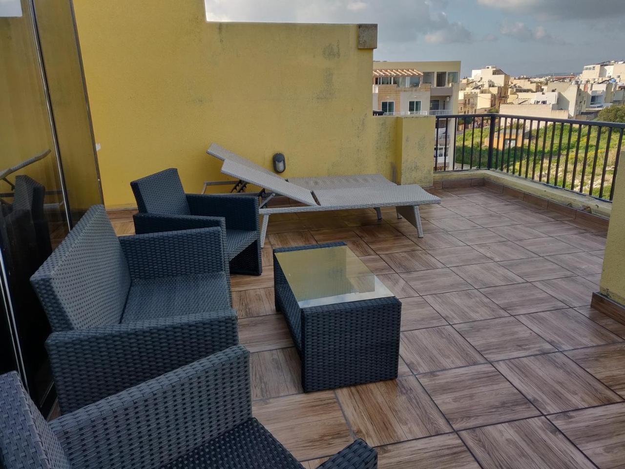 Panoramic Penthouse In Marsascala Which Enjoys Sea And Country Views Apartment Marsaskala Bagian luar foto
